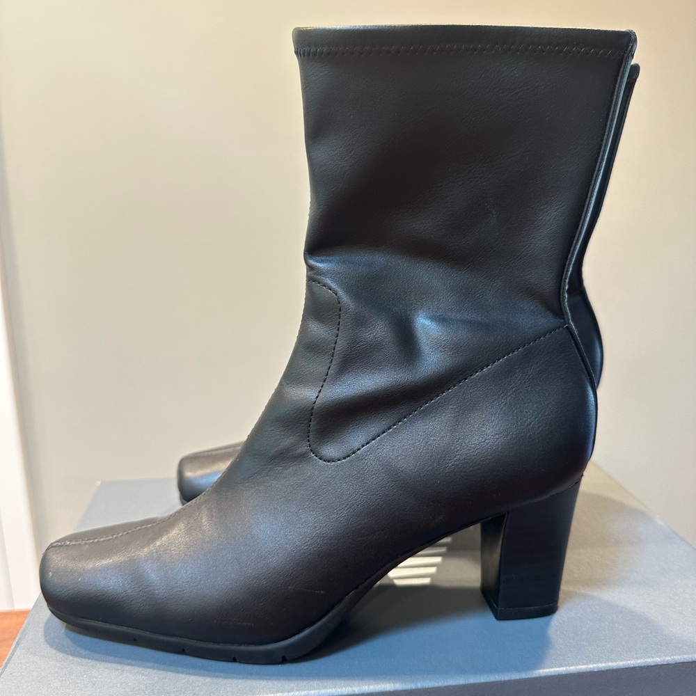 Black Women's Ankle Boots Size 6